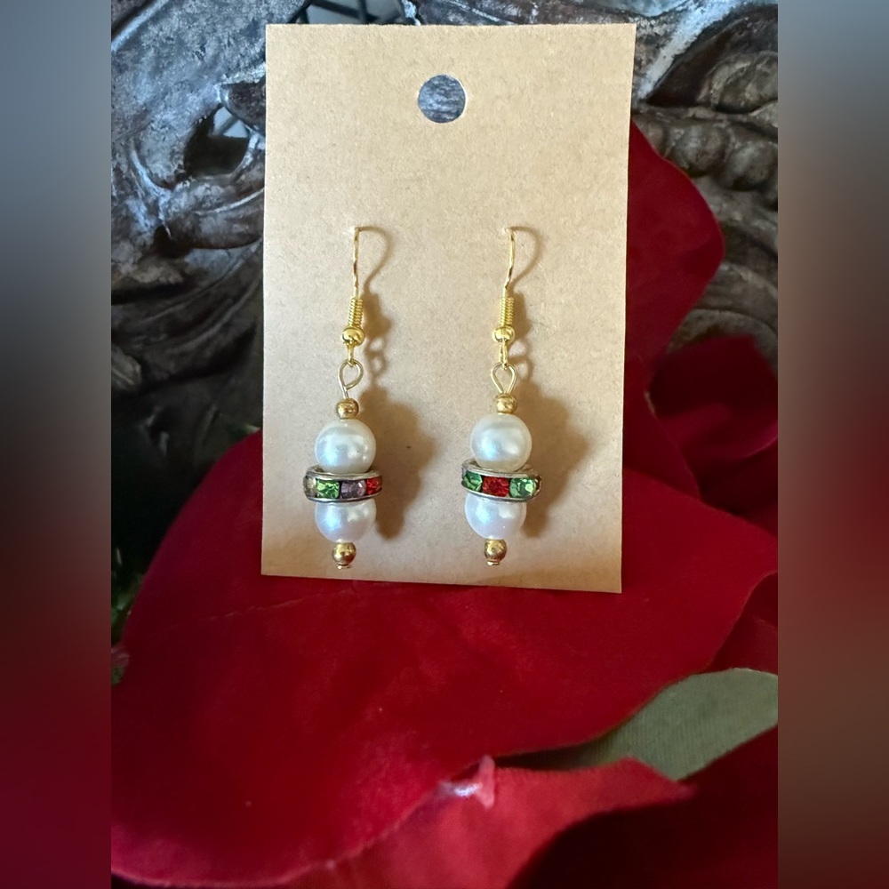 Stainless steel gold toned hook, Holiday drop pearl bead earrings.